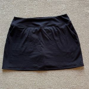 Size large Tommy Bahama golf skirt with built in shorts